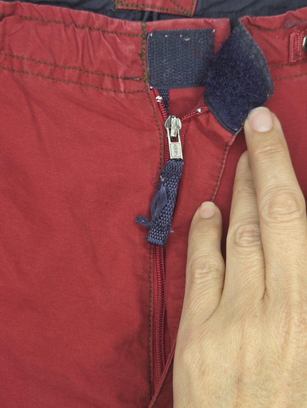 Abercrombie&Fitch Size 6 Red Shorts with Zipper & Waist Tab And Side Pockets - Picture 5 of 11